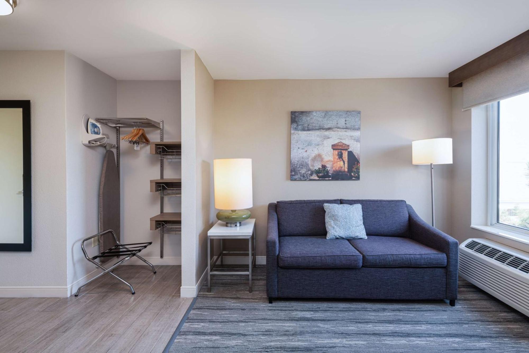 One-Bedroom King Suite with Sofa Bed,1638482973:JPEG